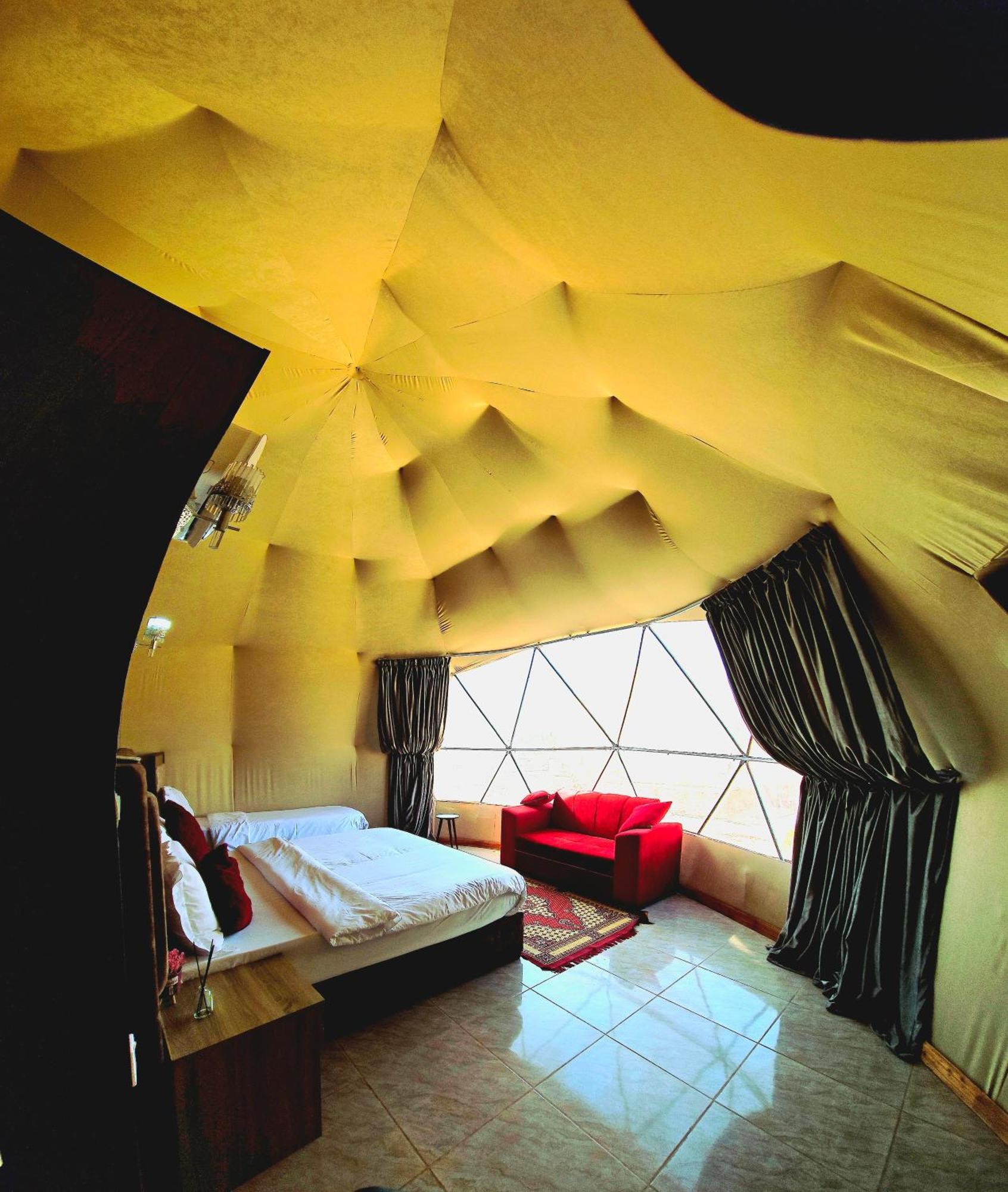 Bed and Breakfast Titanic Camp à Wadi Rum Extérieur photo